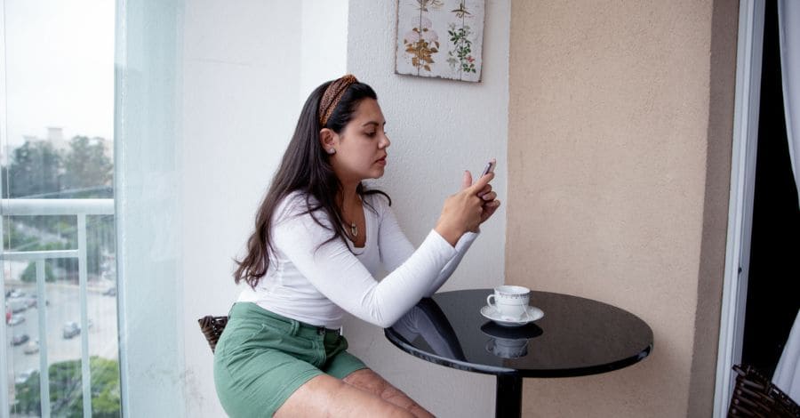 ganhar dinheiro conversando online e ter liberdade trabalhando de casa